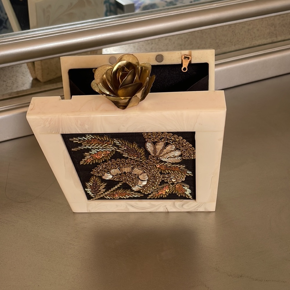 Clutches - Picture 6 of 8